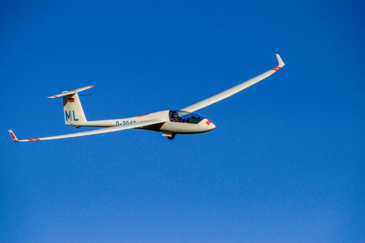 glider in mid flight